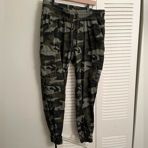 Ecko Unlimited Green Camouflage Cargo Pants
